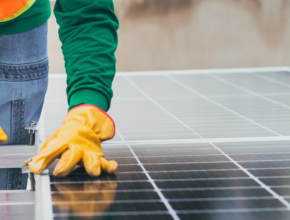 Incendi e fotovoltaico: come prevenirli e perché la manutenzione protegge il tuo investimento